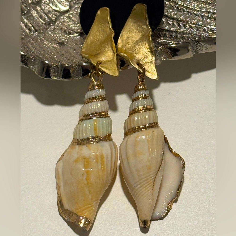 Sea shell drop earrings